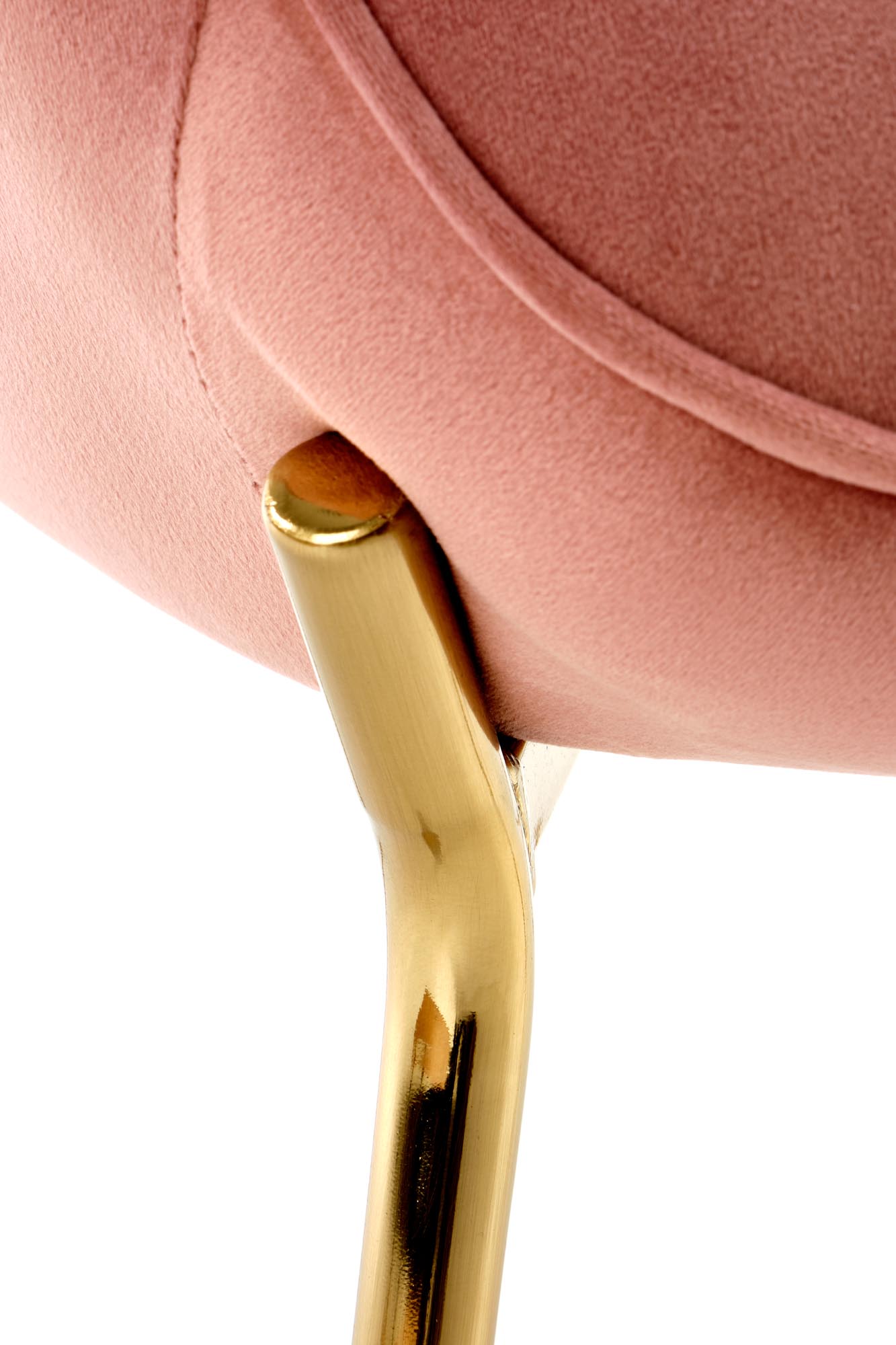 rozines spalvos aksomo fotelis CASTEL auksines spalvos chromuoto plieno kojos