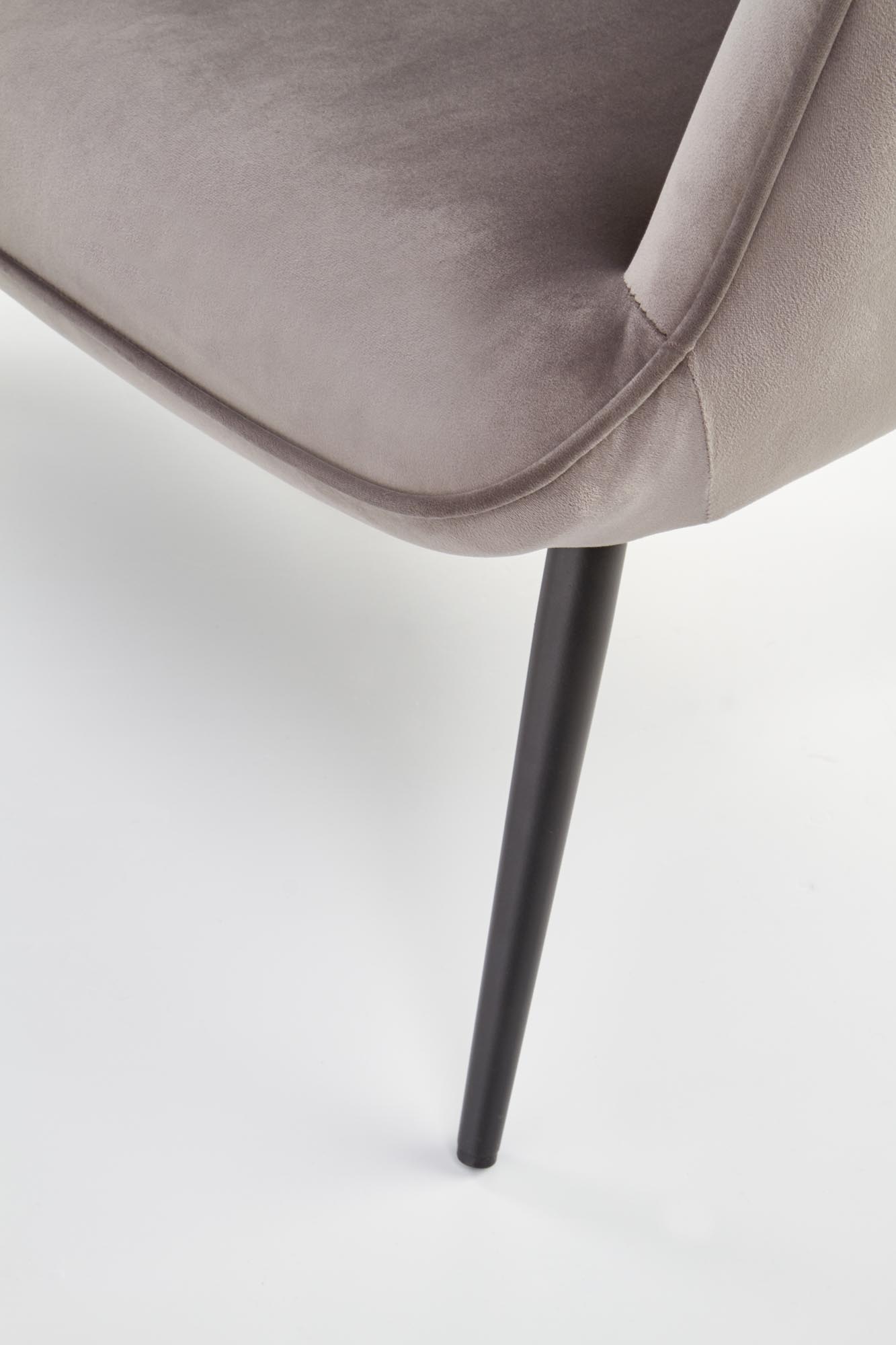 fotelis sofa CASTEL XL pilkos spalvos aksomo audinys juodos milteliniu budu dazyto plieno kojos