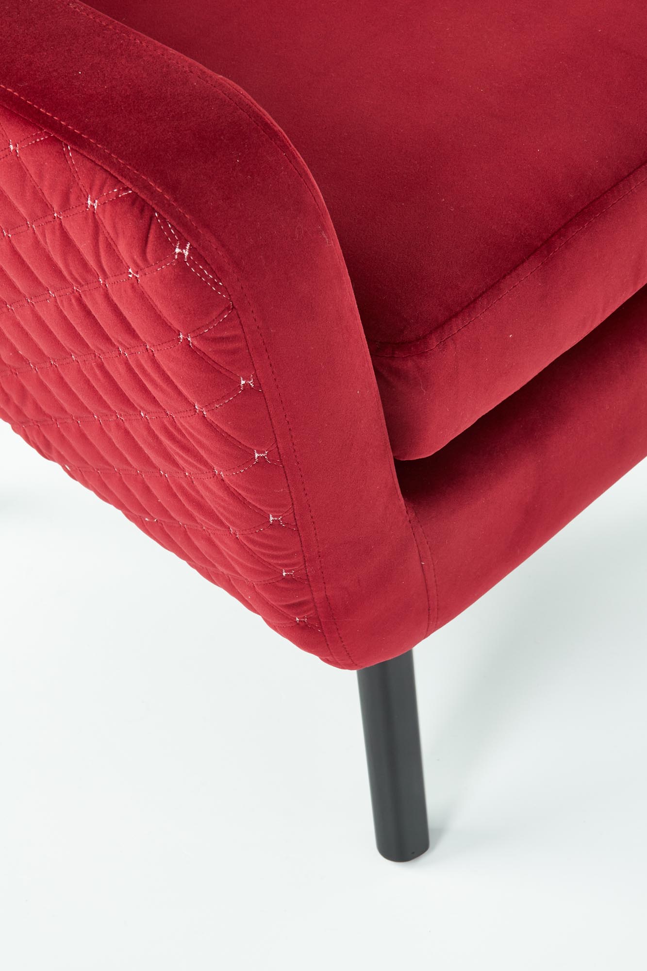 raudonos spalvos gobeleno fotelis MARVEL juodos medines kojos